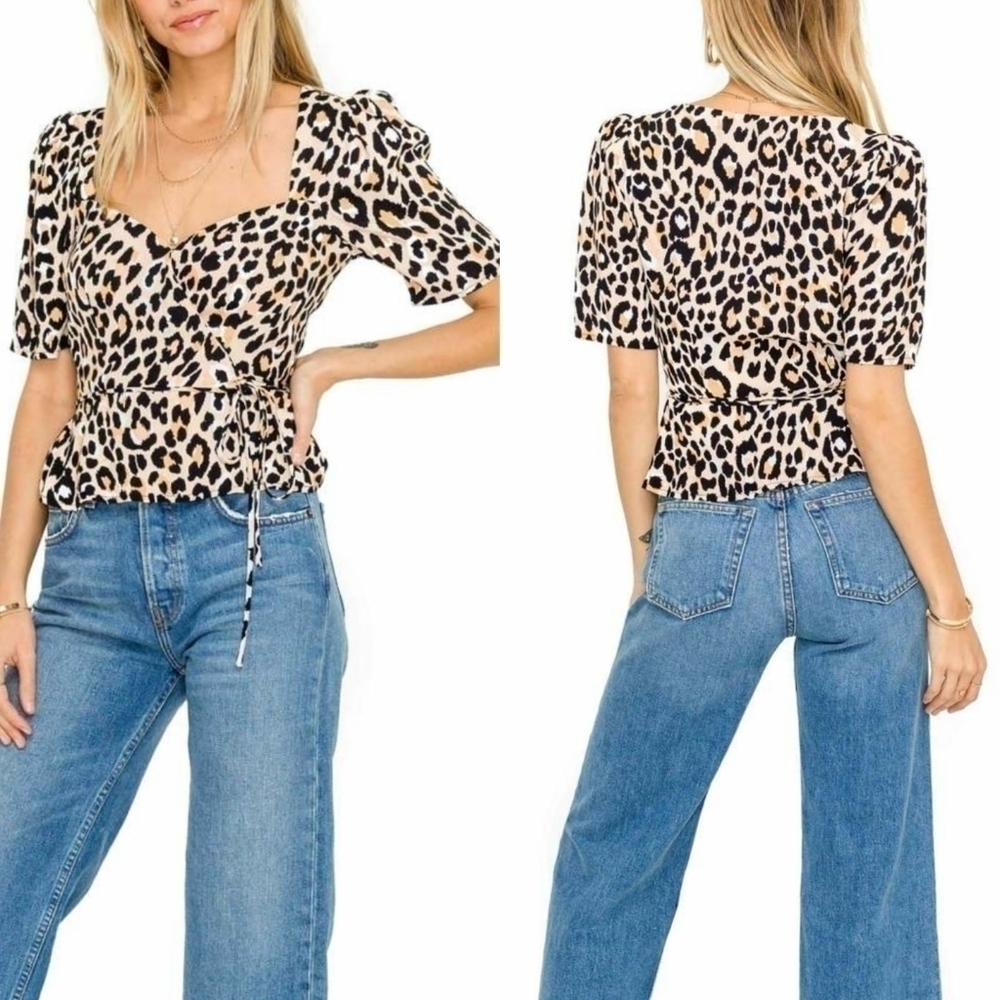 SHORT SLEEVE SWEETHEART NECK WRAP FRONT TOP